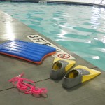 Adult swimming lessons: float, fins and goggles