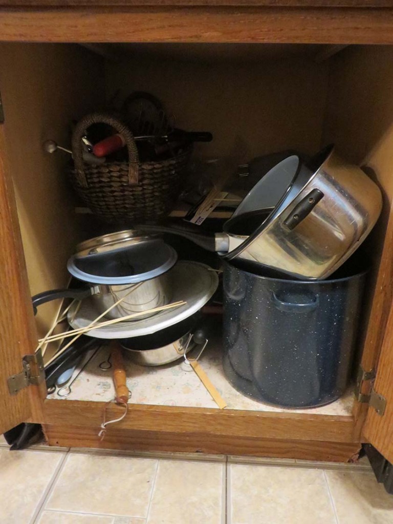 Domestic Decluttering : Week 7 of 52 -- Decluttering Pots and Pans